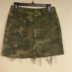 Camo mini skirt waist 27
